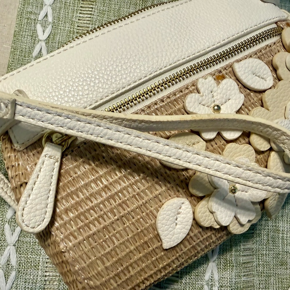 Liz Claiborne Woven Crossbody Bag - Picture 6 of 6